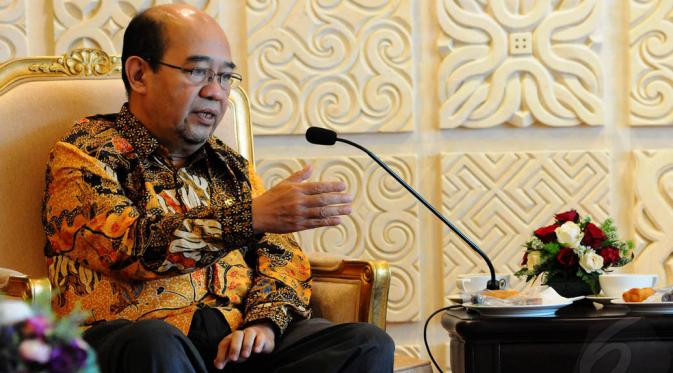 Ketua BPK RI, Harry Azhar Azis, saat melakukan pertemuan dengan Irman Gusman di ruang Pimpinan DPD RI, Gedung Parlemen, Jakarta, Jumat (14/11/2014). (Liputan6.com/Andrian M Tunay) 