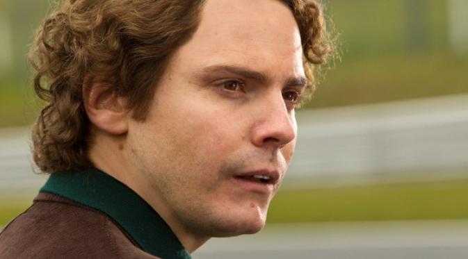 Tersiar kabar bahwa aktor yang akan menjadi sosok antagonis di Captain America: Civil War adalah Daniel Bruhl.
