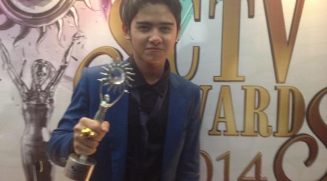Aliando Syarief mendapatkan penghargaan sebagai Aktor Utama Paling Ngetop di SCTV Awards 2014.