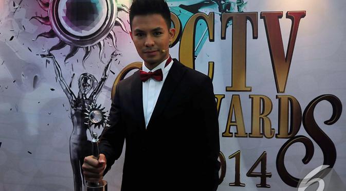 Fero Walandouw raih penghargaan Aktor Pendamping Paling Ngetop di ajang SCTV Awards 2014. Foto diambil pada Sabtu (29/11/2014). (Liputan6.com/Johan Tallo)