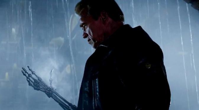 Adegan Arnold Schwarzenegger yang meregangkan tangan robotnya, mengakhiri teaser trailer Terminator Genisys ini.