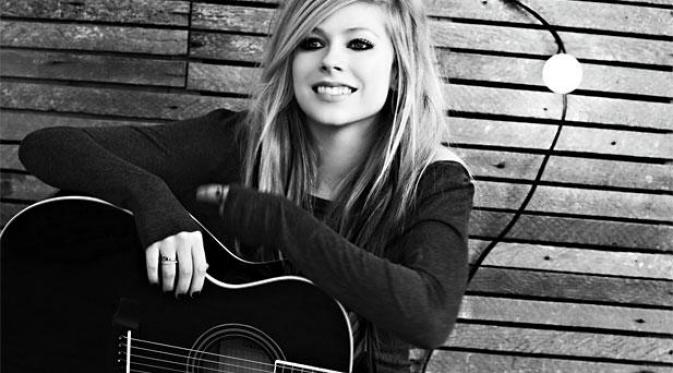 Avril Lavigne (Billboard.com)