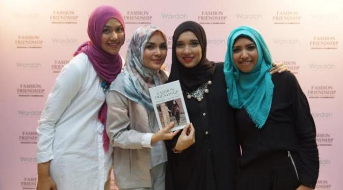 Wardah Luncurkan Buku 'Fashion Friendship'