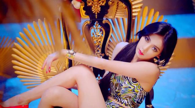 Lagu solo HyunA bertajuk Red berhasik masuk dalam daftar lagu pop terbaik yang enak didengar sepanjang 2014.

