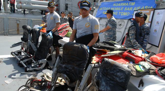 Kursi Penumpang AirAsia Diangkut ke Pelabuhan Kumai