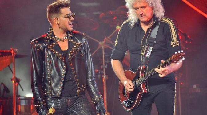 Adam Lambert dan Brian May, Queen (foto. NY Daily News)