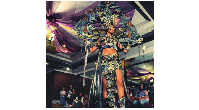 Elvira Devinamira tertarik mengusung tema `The Chronicle of Borobudur` ke ajang Miss Universe 2015 di Miami, USA.