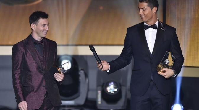 Lionel Messi dan Cristiano Ronaldo saat menghadiri penyerahan trofi Ballon d'Or
