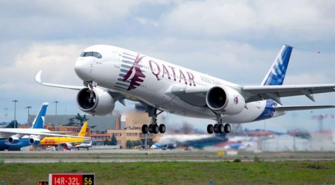 Qatar Airways gaet penghargaan Best Economy Long-Haul Experience dari SKIFT. 