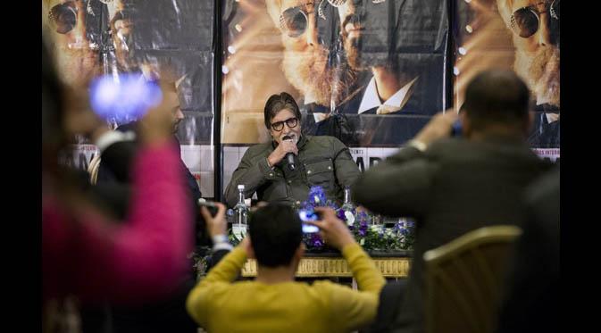 Aktor senior Bollywood, Amitabh Bachchan saat konferensi pers acara promosi film terbarunya 