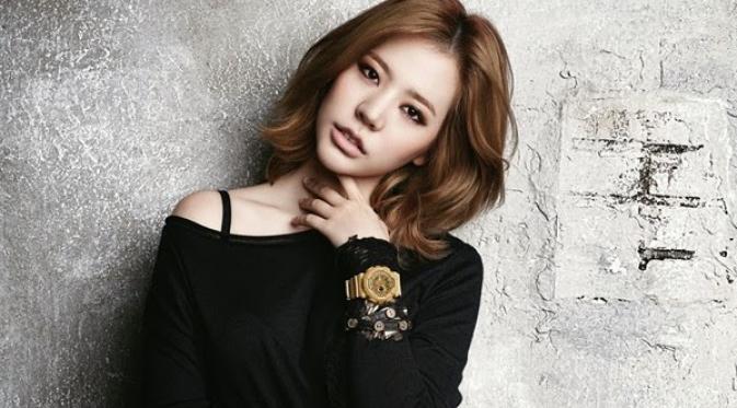 Sunny `Girls Generation` mengungkapkan kisah cintanya yang sempat kandas dalam variety show yang dibintanginya.