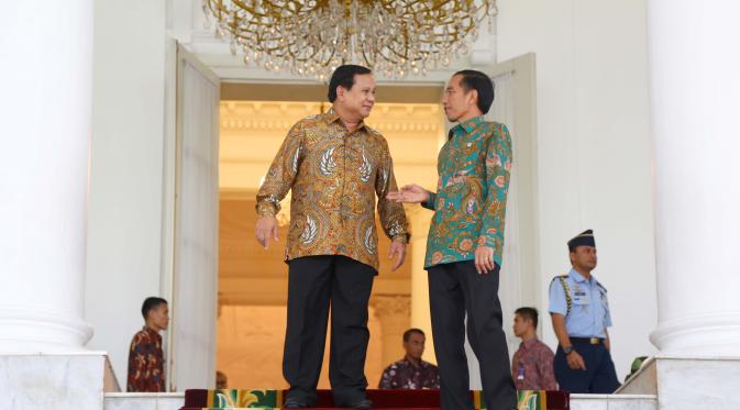 Ketua Umum Partai Gerindra Prabowo Subianto dan Presiden Joko Widodo memberikan keterangan pers di Istana Bogor, Jawa Barat, Kamis (29/1/2015). Liputan6.com/Faizal Fanani)