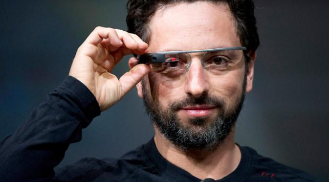 Menurut hasil penulusuran jurnalis New York Times Nick Bilton, Sergey Brin adalah orang yang bertanggung jawab atas gagalnya Glass.