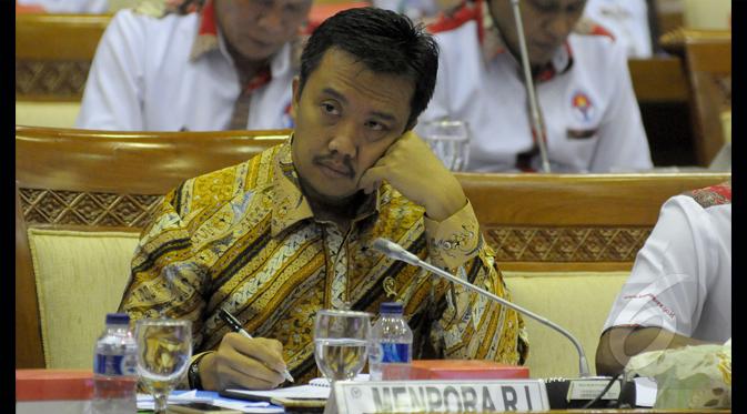Menteri Pemuda dan Olahraga, Imam Nahrawi menghadiri rapat kerja dengan Komisi X DPR di gedung DPR RI, Senayan, Jakarta, Kamis (5/2/2015). Raker ini membahas tentang RAPBN Perubahan 2015 sesuai nota keuangan. (Liputan6.com/Andrian M Tunay)