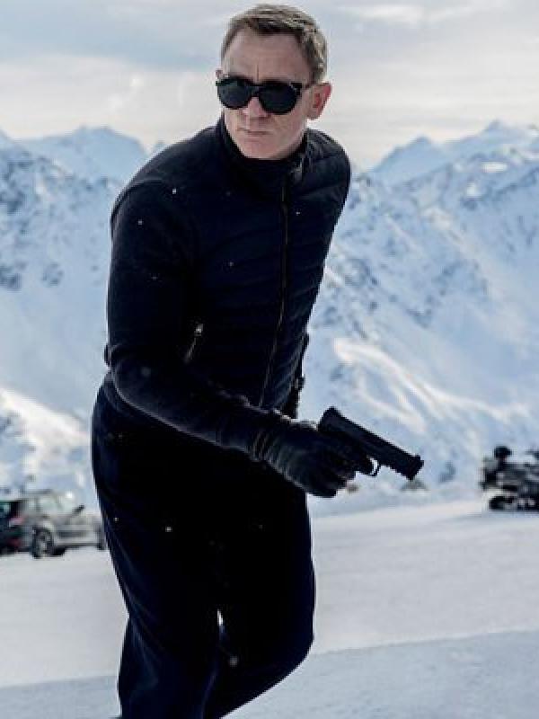 Beberapa anggota kru memberikan komentarnya di video film terbaru James Bond, Spectre.
