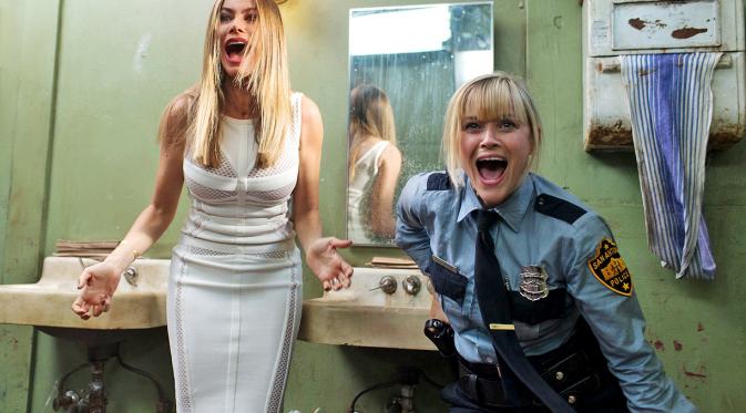 Reese Witherspoon terlihat memerankan polisi wanita yang melindungi Sofia Vergara.selaku sang saksi mata di trailer Hot Pursuit.