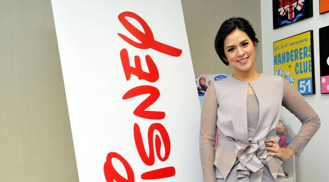 Penyanyi cantik, Raisa Andriana saat ditemui di kantor PT Walt Disney Indonesia, Jakarta, Rabu (18/2/2015). (Liputan6.com/Panji Diksana)