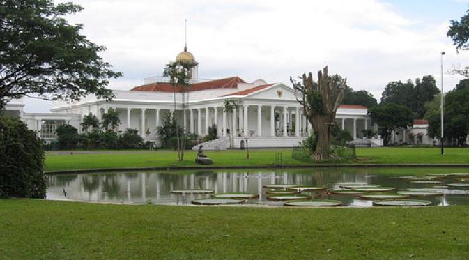 Angkernya Istana Bogor