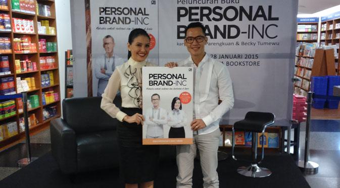 Buku Personal Brand-Inc karya Erwin Parengkuan dan Becky Tumewu memuat rahasia untuk sukses dan bertahan di karir