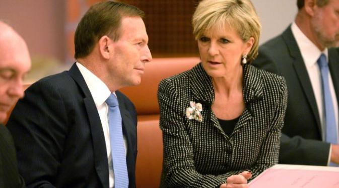 Menlu Australia Julie Bishop  (kanan) dan Perdana Menteri Tony Abbott (kiri). (ABC News)