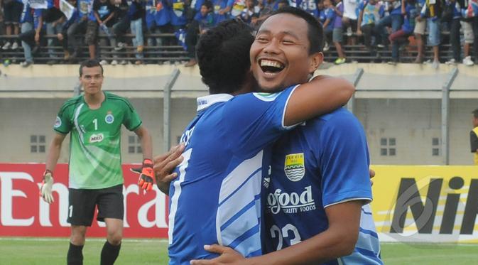 http://cdn0-a.production.liputan6.static6.com/medias/817556/original/064634100_1424875701-Persib_Bandung_vs_New_Radiant_8.jpg