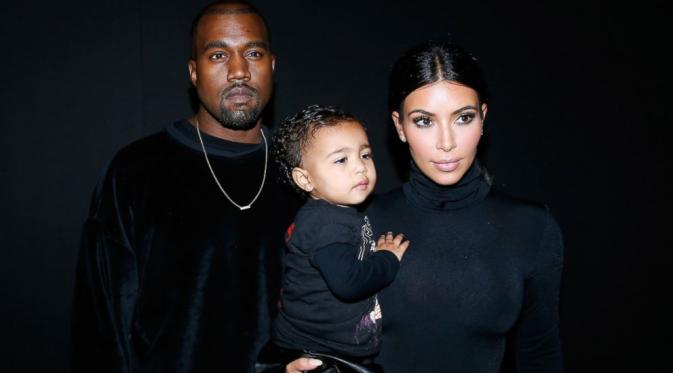 Keluarga kecil Kanye West, Kim Kardashian dan North West.