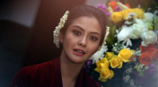 Alhamdullilah pada hari yang indah Revalina S Temat, Insya allah akan mengadakan  prosesi menjelang pernikahan dengan pilihan hatinya Rendy Aditya gunawan yang akan dilaksanakan secara kekeluargaan & intim pada hari minggu  15 Maret 2015 di Bali