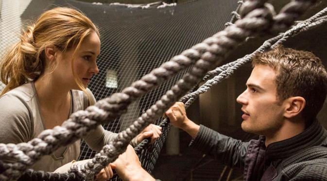 Theo James dan Shailene Woodley saat beradu akting di Divergent