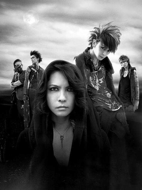 Sebelum tiba di New York, AS, Vamps terlebih dahulu merilis edisi internasional dari album terbaru mereka, BloodSuckers.