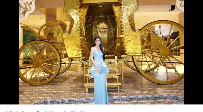 Sandra Dewi menjadi Putri Cinderella. Foto: Twitter