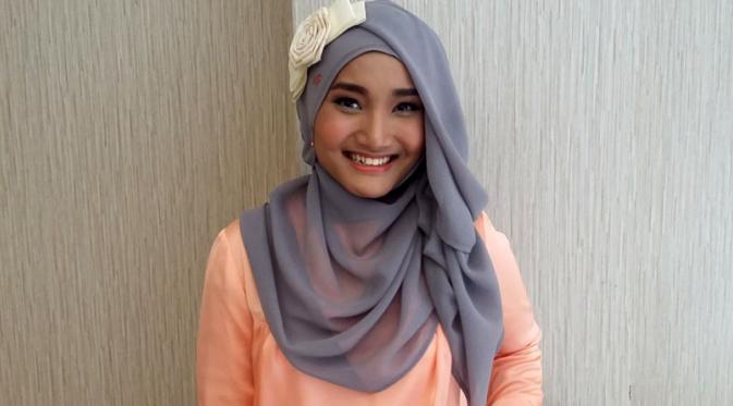 Ternyata Fatin Shidqia Lubis sedang dilanda cinta. Ia sedang membina hubungan dengan pria yang usianya tujuh tahun lebih tua.