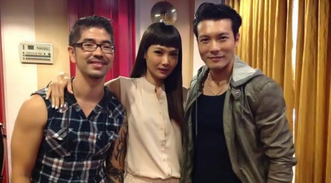 Alena Wu gandeng personel boyband Mandarin Four Season untuk duet