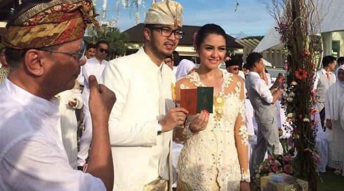 Revalina S Temat menikah di Bali (foto: facebook/revalina s temat)