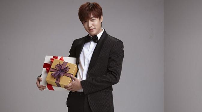 Lee Min Ho mendapatkan sebutan sebagai pria yang paling diharapkan wanita dalam memberikan hadiah dan coklat.
