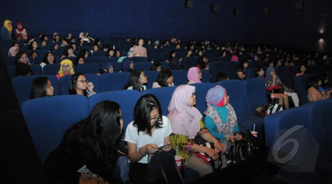 Suasana di dalam bioskop jelang pemutaran film Cinderella di Blitzmegaplex Central Park, Jakarta, Sabtu (14/3/2015). (Liputan6.com/Herman Zakharia)