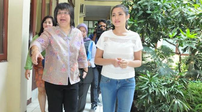 Jessica Iskandar hadiri sidang pembatalan nikah (liputan6.com/Panji Diksana)