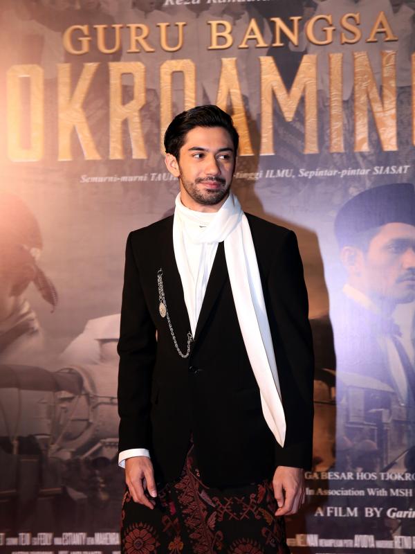 Reza Rahadian hadiri gala premier film 'Guru Bangsa: Tjokroaminoto'. Foto: Galih Satria.