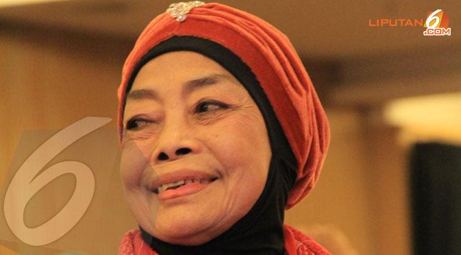 Awal karier Mpok Nori dimulai dari pentas lenong betawi dan mulai dikenal luas setelah ikut bermain dalam serial 'Pepesan Kosong'. Mpok Nori meninggal pada usia 84 tahun, Jakarta, Jumat (3/4/2015). (Liputan6.com/Faisal R Syam)