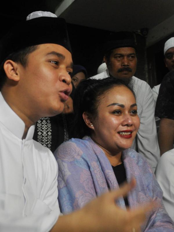 Keluarga Olga Syahputra menjelaskan ihwal penyakit almarhum. Billy Syahputra mewakili keluarga. (Foto: M.Akrom/bintang.com)