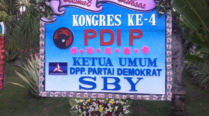 Ucapan selamat Ketua Umum Partai Demokrat Susilo Bambang Yudhoyono untuk Kongres IV PDIP. (Liputan6.com/Putu Merta Surya)