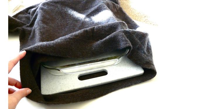 3. Kemas pakaian dan barang pecah belah pada satu wadah (Via: blog.makezine.com)