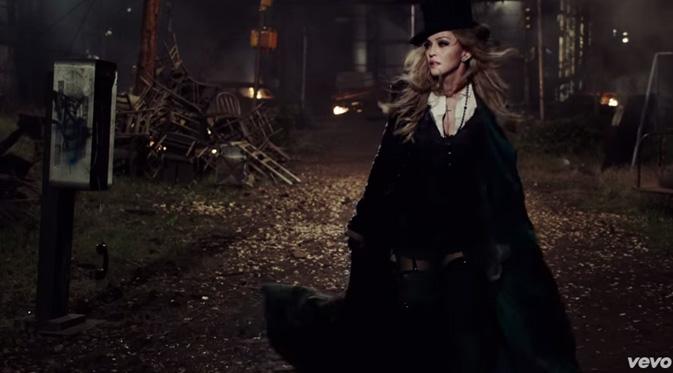 Salah satu scene di videoklip single terbaru Madonna berjudul Ghosttown. (foto: Youtube Madonna Vevo)