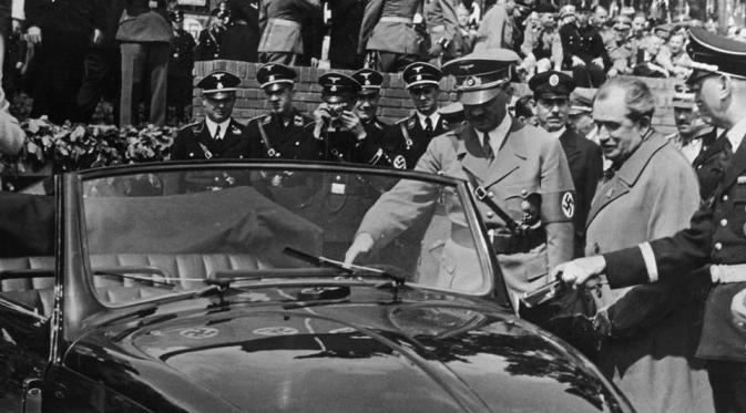 VW Beetle atau Kodok adalah inisiatif Hitler. Ia pernah hancur hingga kemudian diselamatkan oleh tentara Inggris untuk diproduksi massal (Foto: BBC)