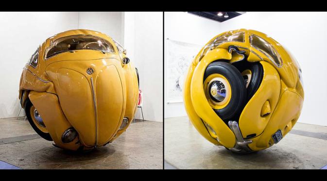 VW Kodok kuning ini dimodifikasi sedemikian rupa oleh seniman asal Indonesia, Ichwan Noor, menjadi karya seni yang indah (Foto: paintref)