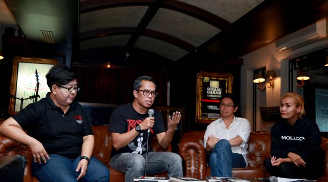 Diskusi Bangga Musik Indonesia ' 100 Tahun Musik indonesia, sebuah buku karya Denny Sakrie - Pissa Cafe Jln Theresia no 1 (Foto: M. Akrom Sukarya/Bintang.com)
