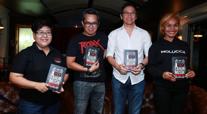 Diskusi Bangga Musik Indonesia ' 100 Tahun Musik indonesia, sebuah buku karya Denny Sakrie - Pissa Cafe Jln Theresia no 1 (Foto: M. Akrom Sukarya/Bintang.com)