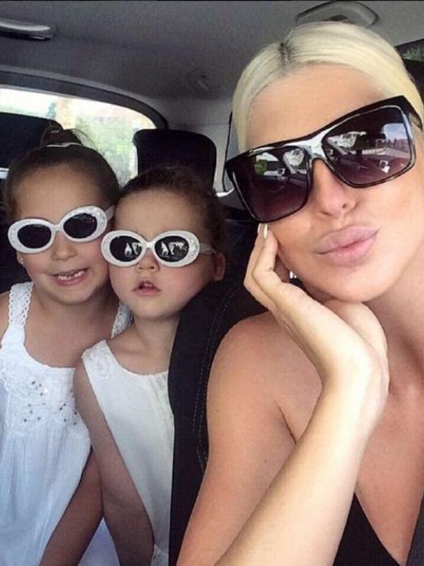 Kalau Kim baru punya satu anak, Jelena sudah punya dua  (Via: instagram.com/karleusastar)