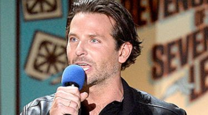 Bradley Cooper memenangkan kategori aktor terbaik MTV Movie Awards 2015. Foto: via MTV.com
