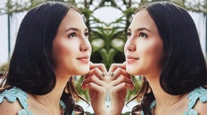 Selain akting, Pevita juga kerap menjadi model iklan dan video clip. Foto: Instagram