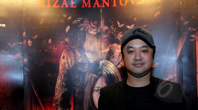 Sutradara Rizal Mantovani saat menghadiri gala premiere WEWE di Epicentrum XXI, Jakarta, Senin (13/4/2015). (Liputan6.com/Faisal R Syam)